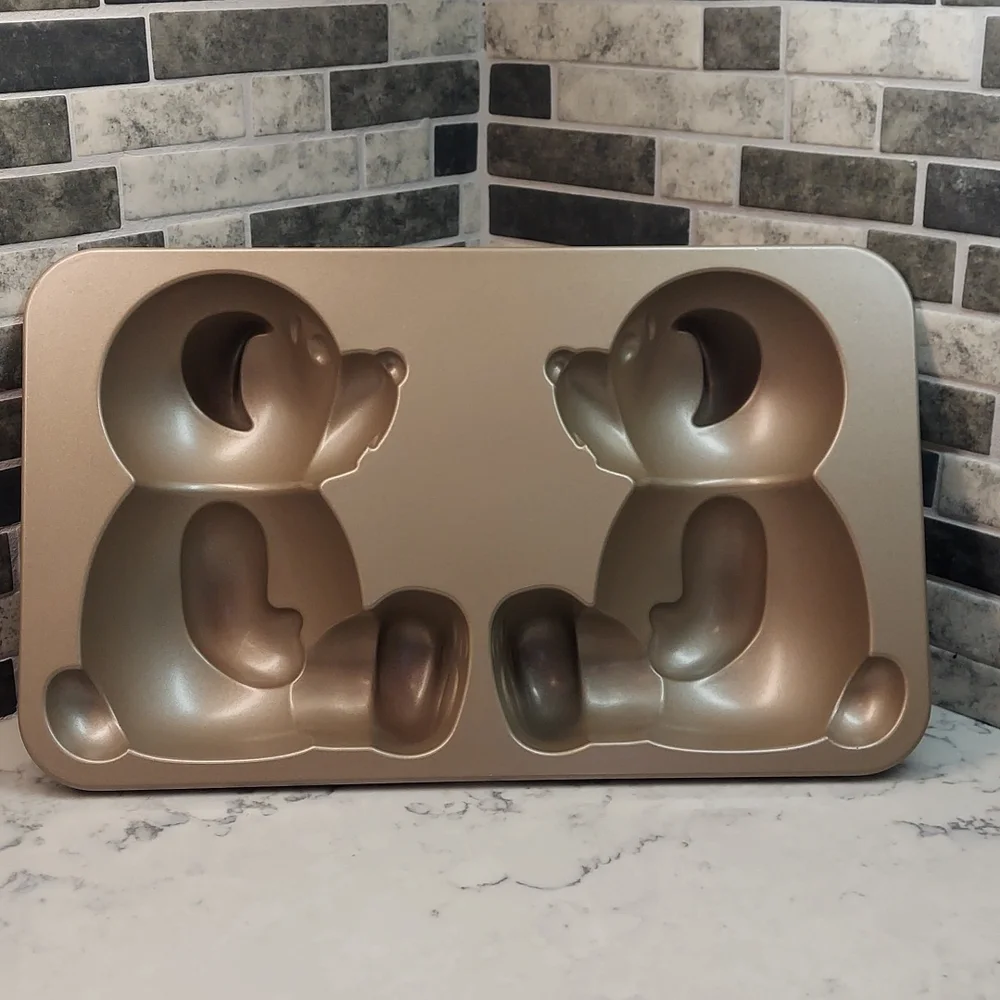 Nordic Ware build a bear baking pan mold